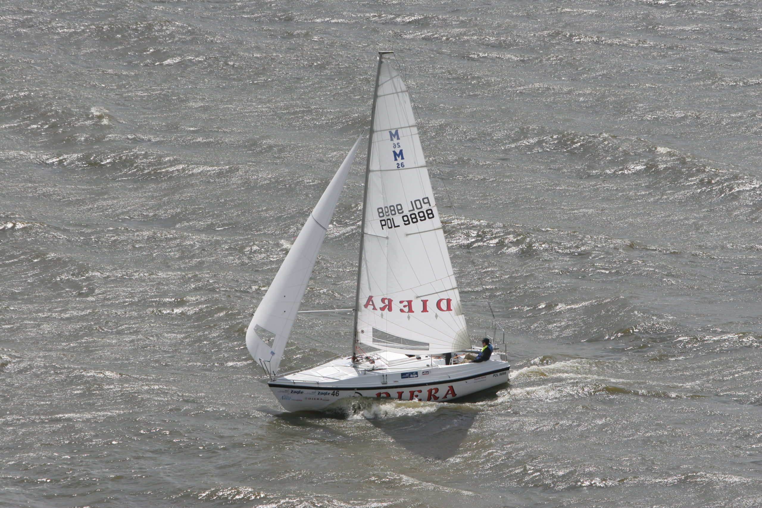 Diera pod pełnymi żaglami